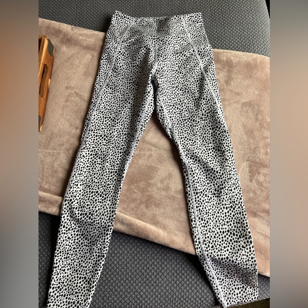 Lorna Jane yoga pants. Size XS and medium like new !